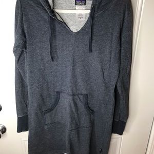 Patagonia Women's Long Sleeve Hooded Dress in Heather Navy